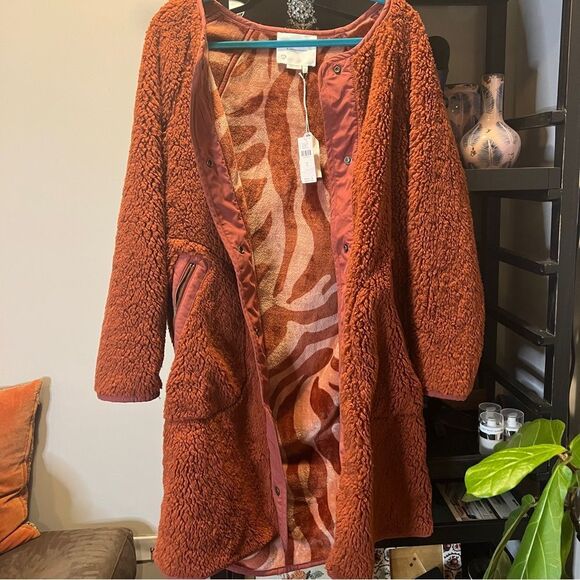 Anthropologie Margot Sherpa Reversible Zebra
Print Red Coat Size S - Picture 4 of 11